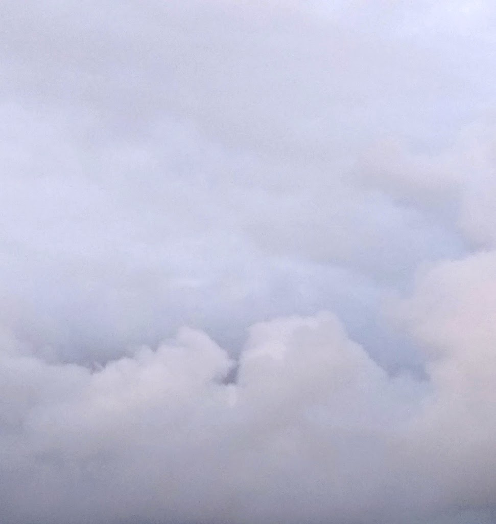 Nubes mostrando maneras sensibles de estar en el mundo
Estratos en disolución
