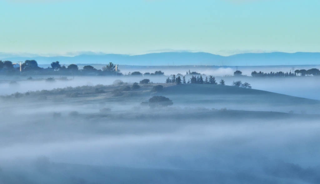 Mañana de niebla
Paisaje de Arroyomolinos (Madrid). Fotografía tomada en una mañana de niebla persistente.
Álbumes del atlas: ZFI22