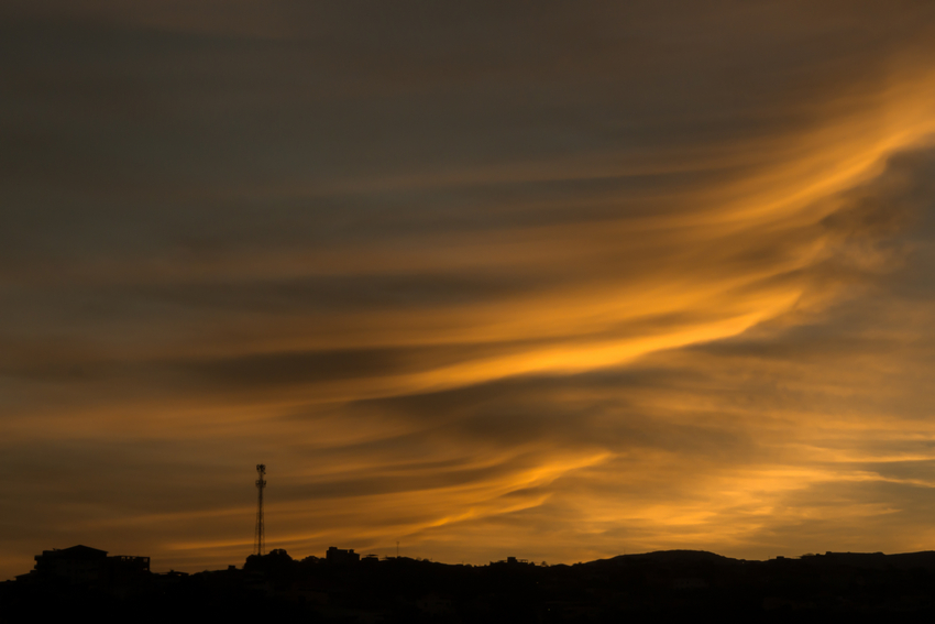 Viento soplando nubes
Viento que sopla nubes durante una puesta de sol.
