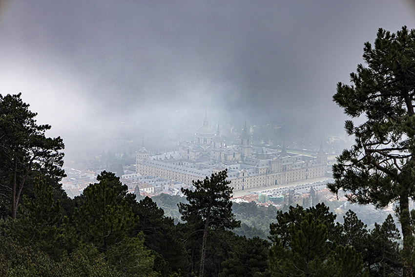 Escorial
La niebla se abre desde el Monte Abantos 
Álbumes del atlas: zfi23 aaa_no_album