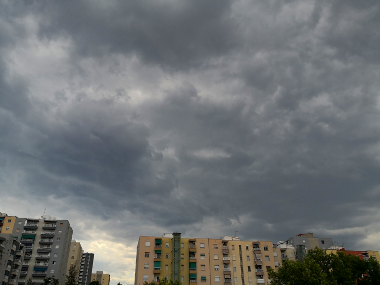 Amenaza en el cielo
Cielo amenazador en Sant Boi el pasado 15 de mayo de una tormenta que rozaba la ciudad por el sur que finalmente no dejó nada de lluvia. 
