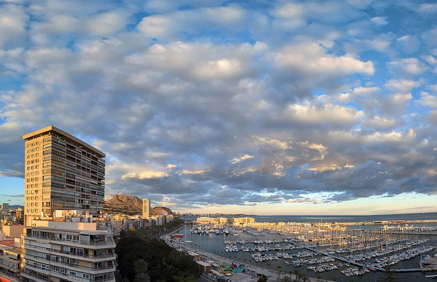 Alicante mágico
Tarde de nubes en la ciudad, panorámica del puerto y la Explanada de España
