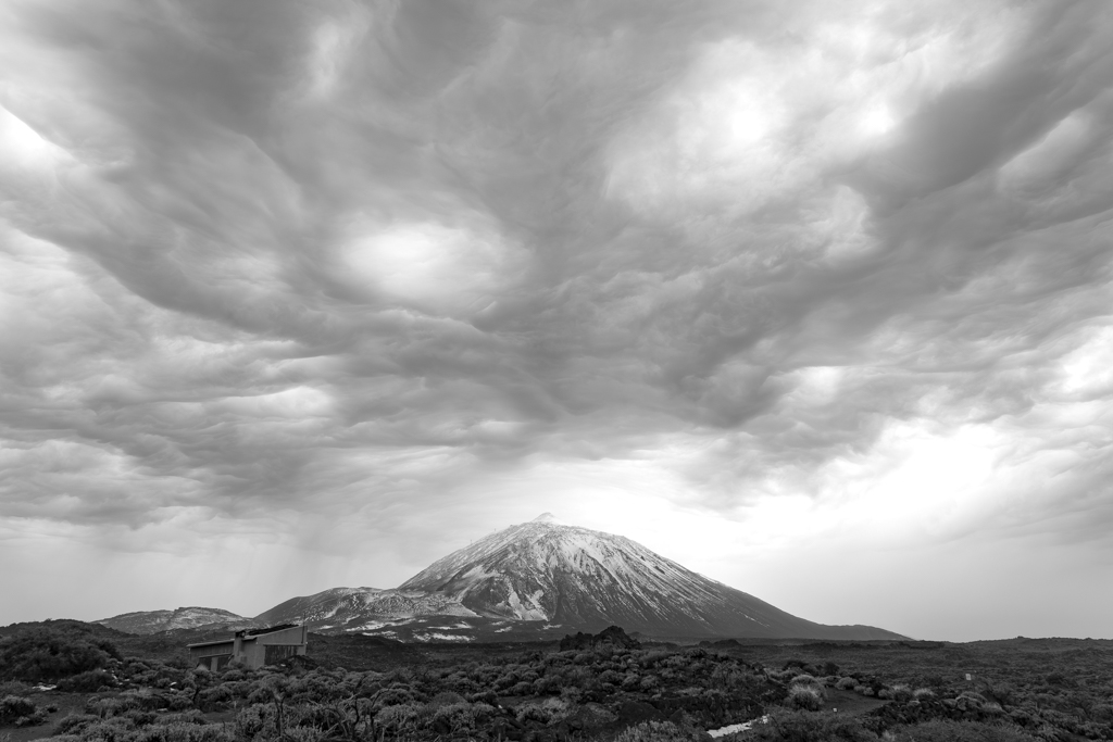 Apocalipsis Cloud
Asperitas sobre el Teide, preludio de una tormeta de nieve que cayó esa noche sobre el Parque Nacional. 
