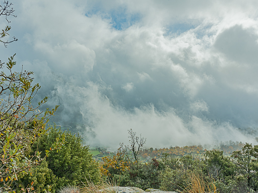 Frente de nubes en el valle
Poderoso frente de nubes en el fondo del valle del río Tajo
