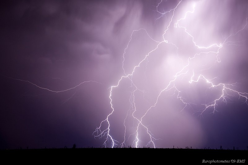 Thunderstorm raging at Night
 
Álbumes del atlas: rayos