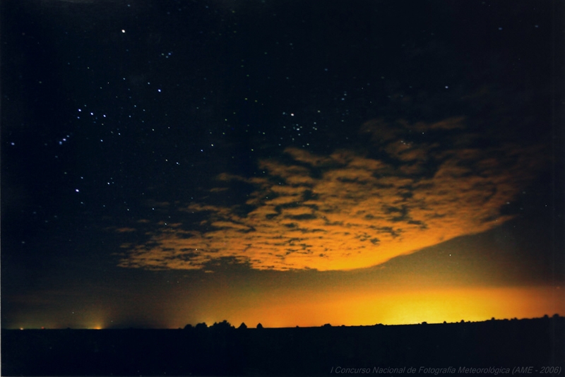 Nubes estrellas y contaminación lumínica
Álbumes del atlas: nubes_de_noche