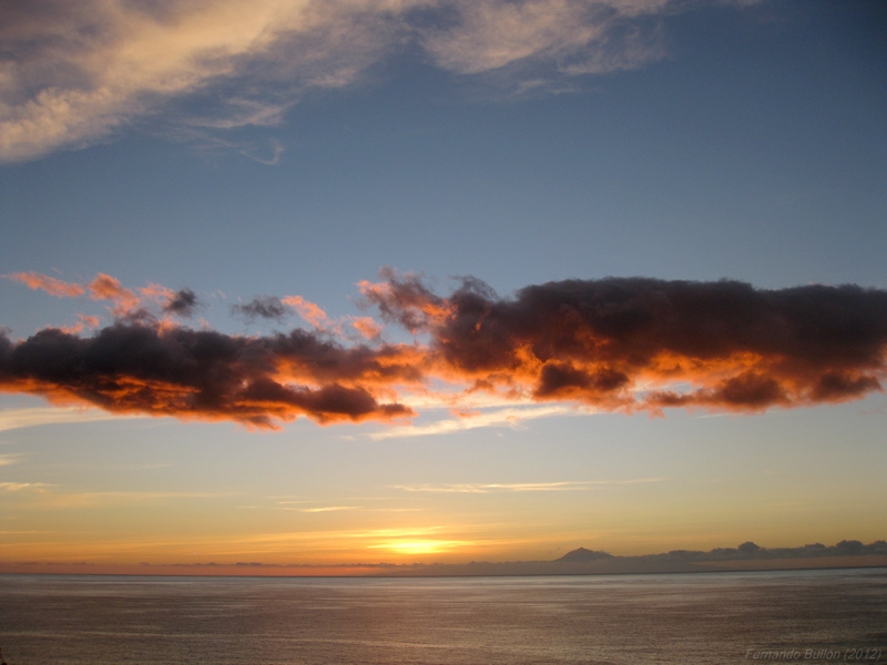 Amanecer con onda de montaña
Aspecto de las ondas de montaña en el Este de la isla de La Palma (Canarias) el 23 de octubre de 2012.
