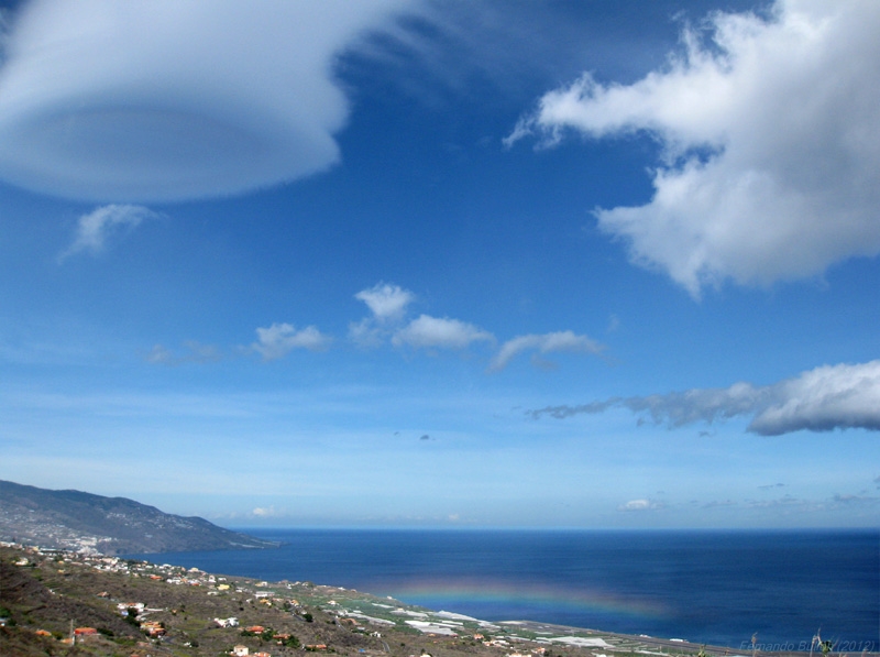 Arco iris pegado al suelo
Aspecto de las ondas de montaña en el Este de la isla de La Palma (Canarias) la tarde del 23 de octubre de 2012.

