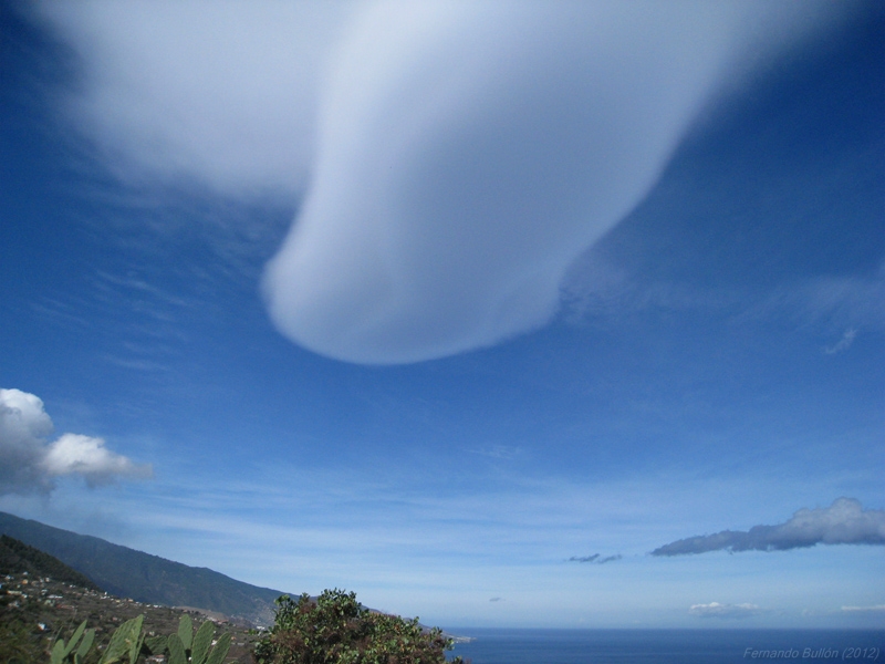 La lengua II
Aspecto de las ondas de montaña en el Este de la isla de La Palma (Canarias) la tarde del 23 de octubre de 2012.
