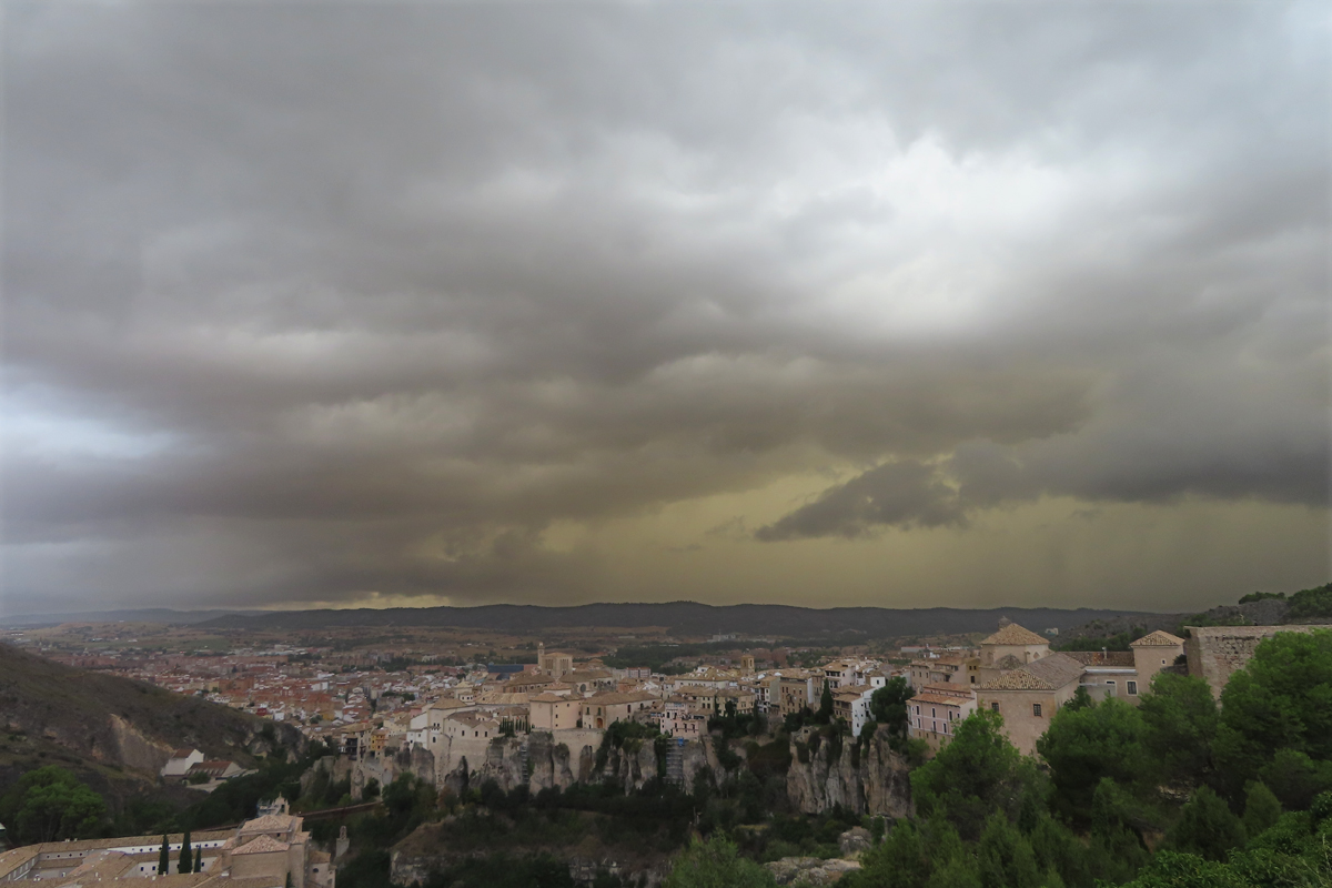 Tormenta a punto de alcanzar la ciudad de Cuenca
