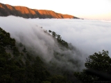 Cascada de nubes en el Pico Bejenado