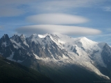 Altucumulus lenticularis duplicatus sobre el Mont Blanc