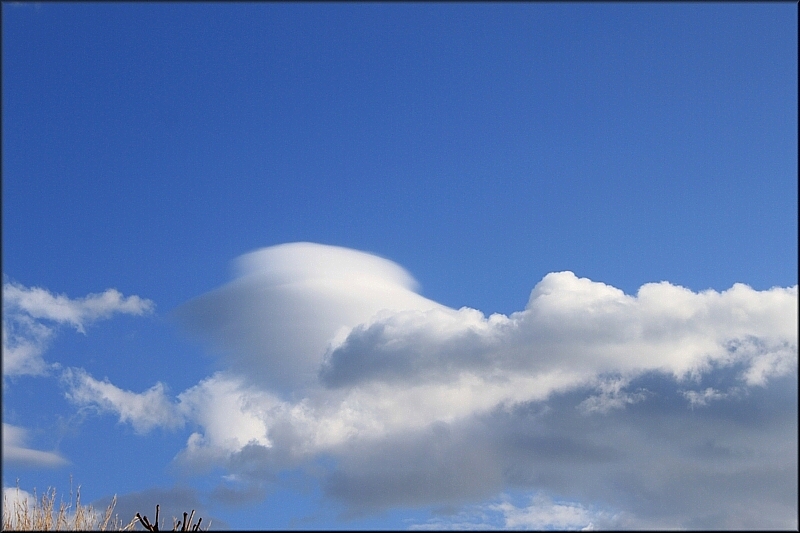 Lapa, ovni, lenticular
Este tipo de nubes han sido confundidas cientos de veces  con ovnis debido a su peculiar forma.
Álbumes del atlas: lenticularis