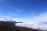 Teide nevado con mar de nubes