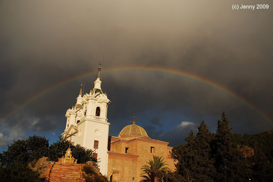 ArcoIris050309 1
Un día tormentoso en la ciudad de Murcia, con un bonito final, este arco iris visto desde el Santuario de la Fuensanta.
