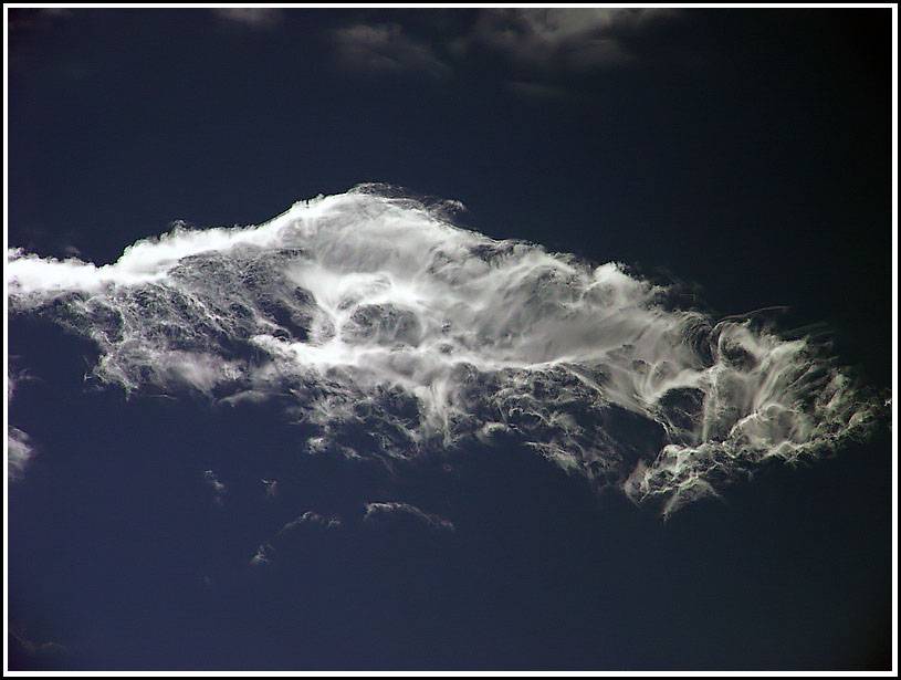 Imagen4
Nubes que se forman frecuentemente en zonas de montaña en alturas medias que avisan de un cambio de situación meteorológica.

