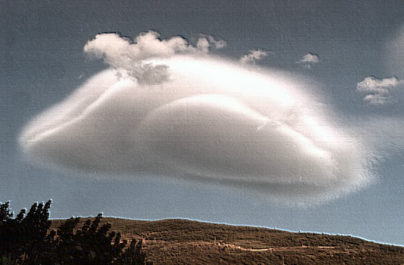 Pollo
La nube más emblemática de Meteopallars, está hecha con cámara analógica en 1992 y está escaneada. Esta nube ha sido publicada en muchos libros.
