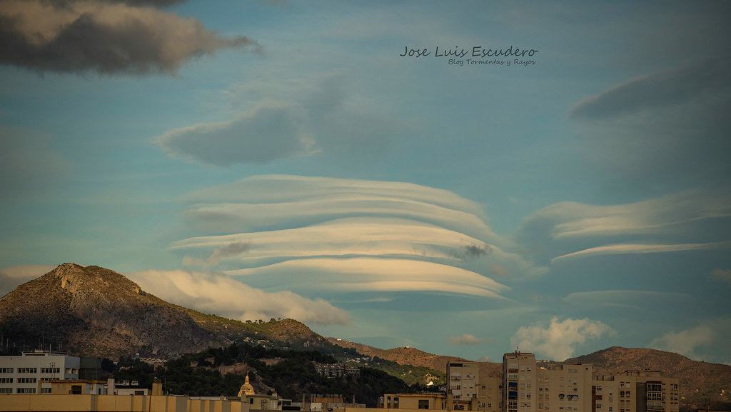 Lenticular en los montes de Málaga capital
