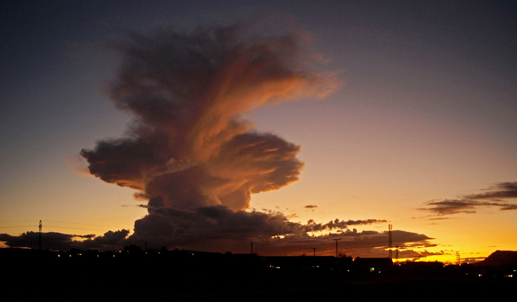 cb al atardecer
Cumulonimbus a la puesta de sol en Almansa (Albacete)
