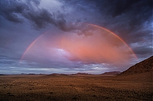 Arco_iris_en_Namibia.jpg