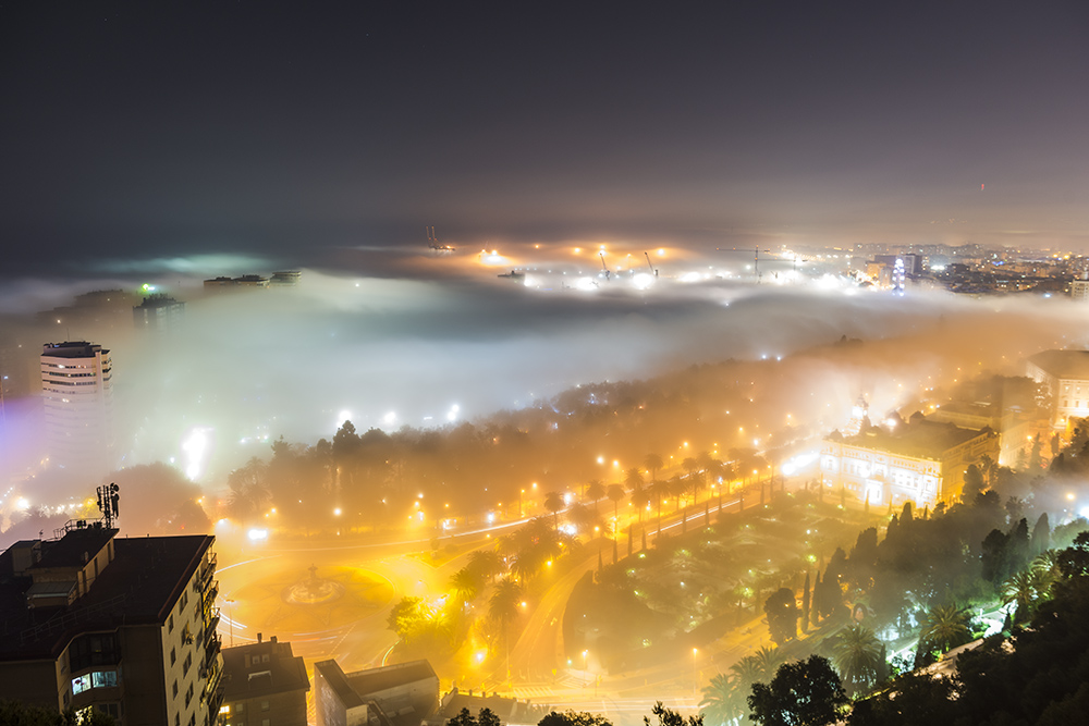 MAR DE COLORES
Nocturna en Málaga bajo la niebla

