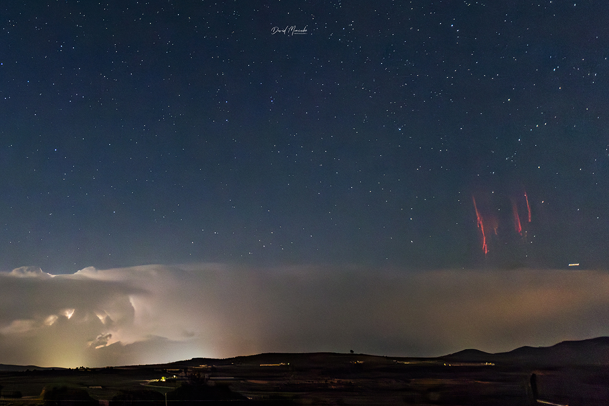 Sprite sobre Huesca (España) el 9 julio 2019
Este fue el resultado de una gran sesión de fotos que me llenó muchas tarjetas de memoria. El equipo utilizado no es el más adecuado para estos casos pero sacar en foto mi primer sprite fue una satisfacción increible
La tormenta se situaba a unos 350 km de distancia de mi posición

