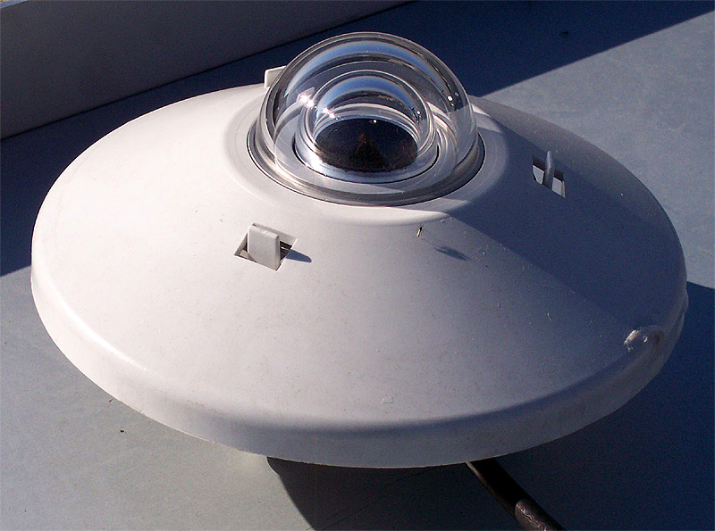 Piranómetro
Aparato meteorológico utilizado para medir la radiación solar incidente sobre la superficie de la tierra.


