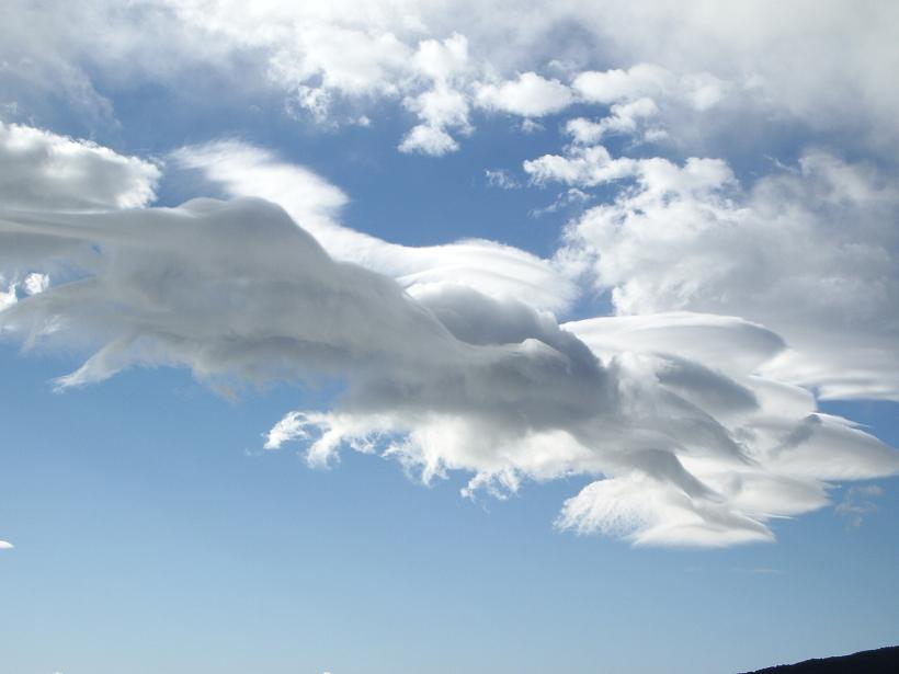 Caprichosa
Curiosa nube lenticulada, tomada desde Breña Baja ( Montaña de La Breña), en el este de la isla de La Palma
