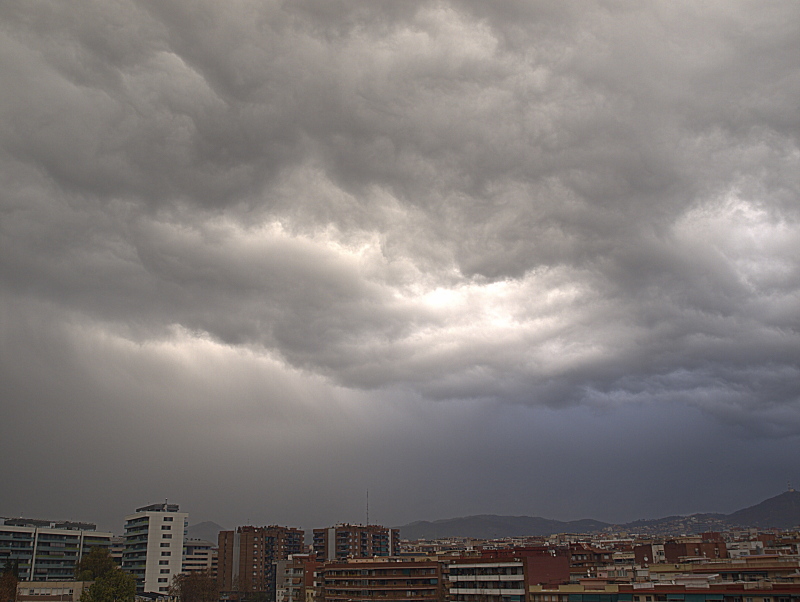 llegada inminente
Llegada inminente de un frente de lluvias a Cornellà, en la mañana del día 19 de Enero, que dejó un total de 10,4mm
