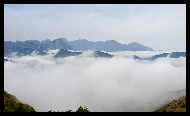 Stratus nebulosus
"Estratos, Mar de Niebla". Mar de Niebla en la Cordillera Cantábrica desde el Puerto de Pajares
