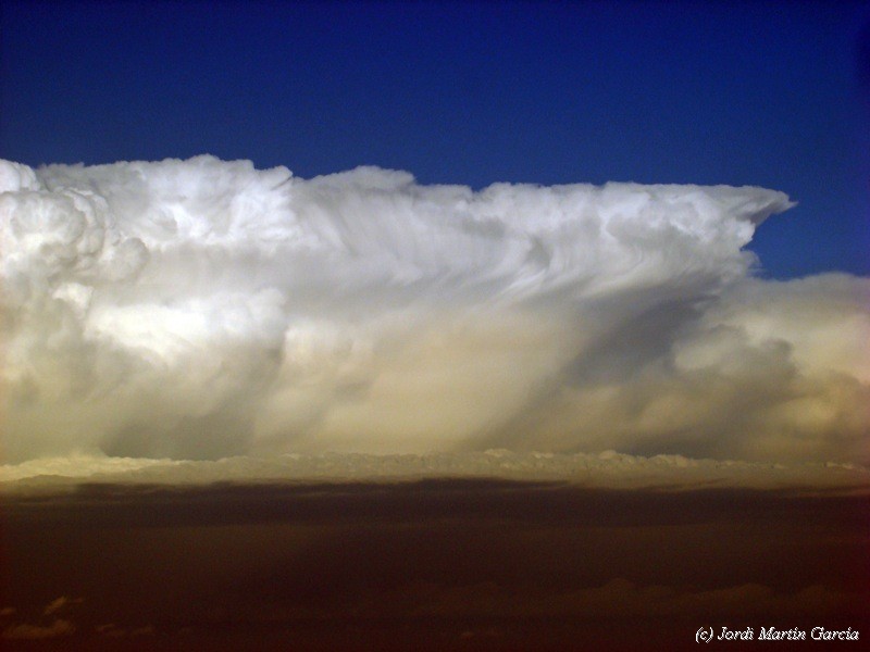 Tormenta frontal
Álbumes del atlas: cumulonimbus_capillatus incus nubes_desde_aviones