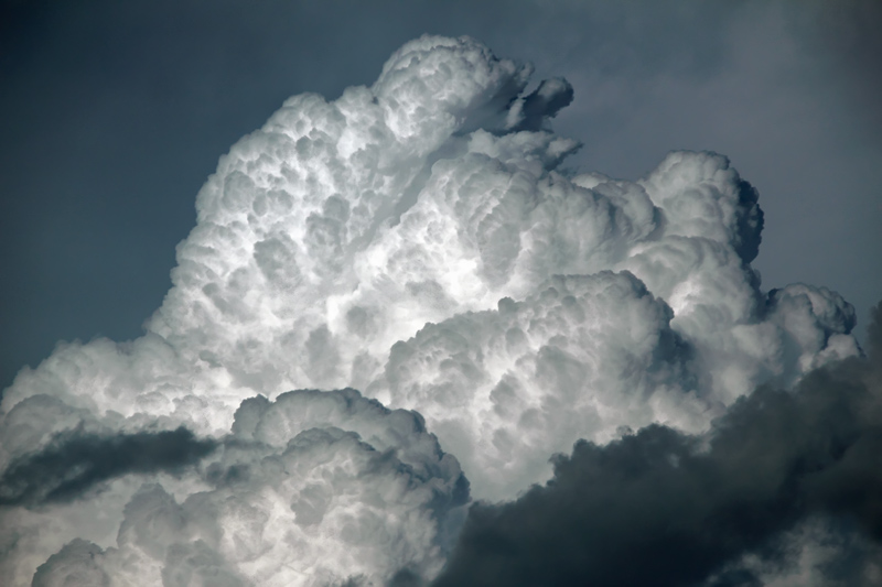 Crecimiento convectivo
Cresta de un cumulonimbus en pleno crecimiento convectivo con posibilidades de acabar en cumulonimbus incus.
