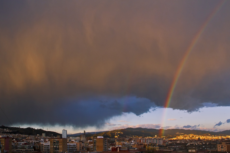 ATARDECER CON ARCO IRIS
Arco iris al atardecer, próximo a la puesta de sol sobre la ciudad de Barcelona.
Álbumes del atlas: arco_iris_primario ZCFEB14
