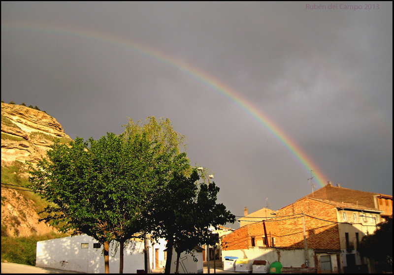 Arcoíris en Lodosa (Navarra)
Tras el paso de una tormenta apareció este bonito arcoíris al Este del casco urbano de Lodosa
