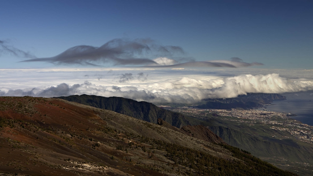 Nubes fantasma
Bonita combinación de "nubes fantasma", Altocumulus lenticularis y Stratocumulus en los cielos de Tenerife
Álbumes del atlas: ZFI15 nubes_fantasma z_top10trim_otros