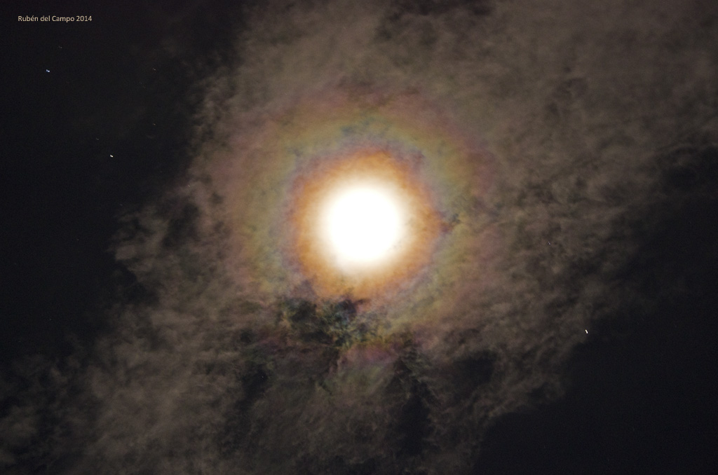 Corona lunar
Corona lunar producida por un banco de Altocumulus stratiformis en Santa Cruz de Tenerife
Álbumes del atlas: corona_lunar