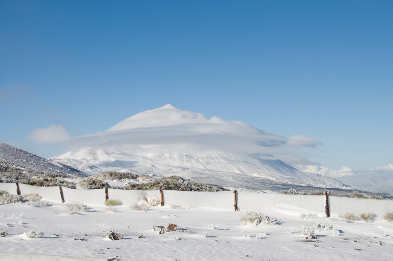 Nevada en Izaña
Vistas del Teide desde Izaña la mañana del 4 de enero del 2010. Fotografía cortesía de Toño Perdigón, agente de seguridad en el Observatorio Atmosférico de Izaña.
Álbumes del atlas: paisaje_nevado