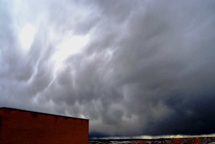 Mammatus sobre Torrejón de Ardoz
Aspecto que presentaba el cielo a las 4 de la tarde y en medio de una tormenta.
