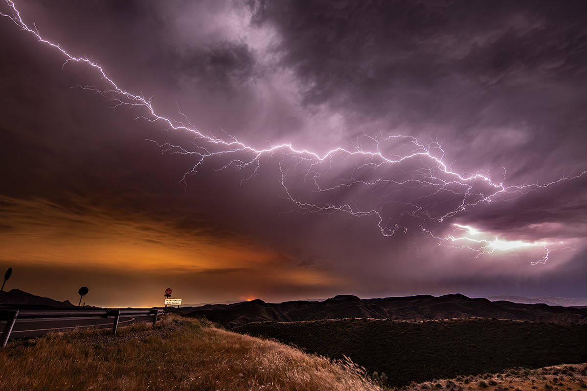 Desierto de Gérgal, Almería. Tormenta muy eléctrica responsable del incendio de la sierra de Gádor.

