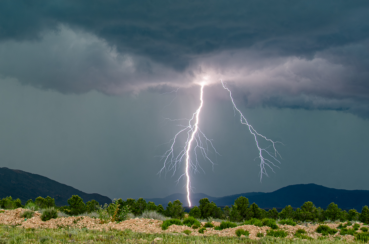 Descarga muy potente al paso de sucesivas generaciones de tormentas con desviación hacía Sp cerca de Jumilla.
