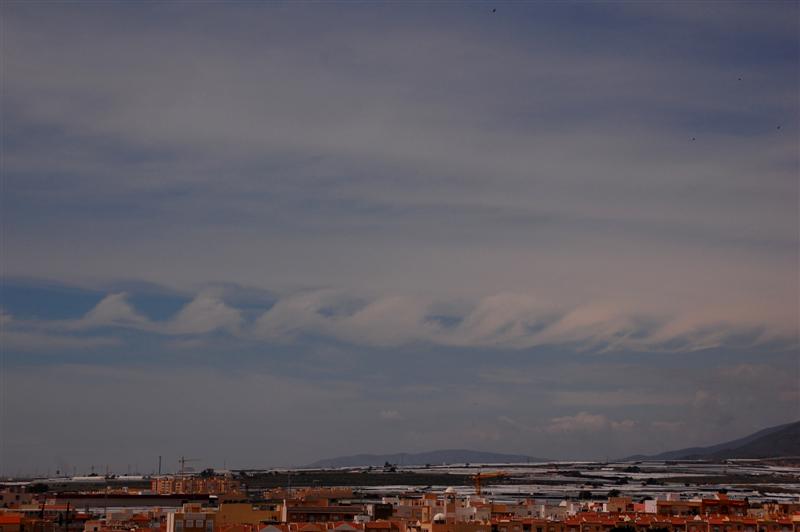 Fluctus
"kelvin-helmholtz",serie fotografica; foro numero 2

Nubes rizadas efecto kelvin-Helmholtz. 

