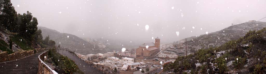 Nevada a cotas medias-bajas en Enero
Panoramica del pueblo de Gerga,l en la nevada que a cota 600-800 metros, barrio Andalucía de oeste a este.

