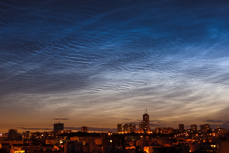 Great Noctilucent Clouds
A view of the fantastic show of noctilucent clouds that occured over Europe in the evening of the 14th of July 2009. I saw that kind of clouds for the fist time one month ago in the North-East of France, but far more impressive. This time, I thought they were cirrus for a few seconds before I realized ... they covered at the maximum almost half of the sky !
Álbumes del atlas: nubes_noctilucentes ZEPM
