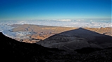 Mar de nubes y sombra del Teide.