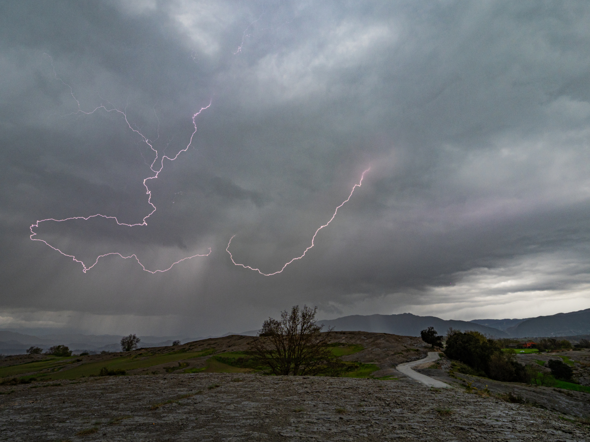 La tormenta no era especialmente fuerte, pero sí fue divertido seguir la danza de los rayos.
