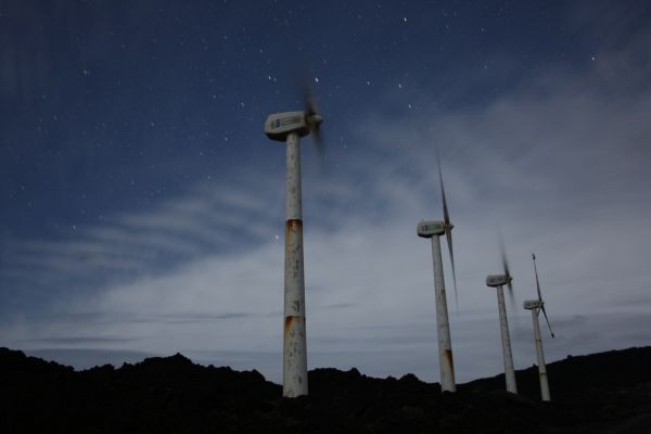 generadores en la noche
generadores trabajando en la noche
Álbumes del atlas: viento