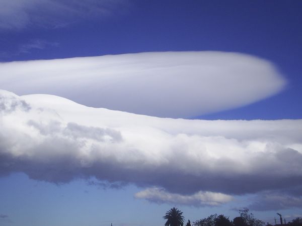 nube en le este palmero.Lenticular con su rotor
