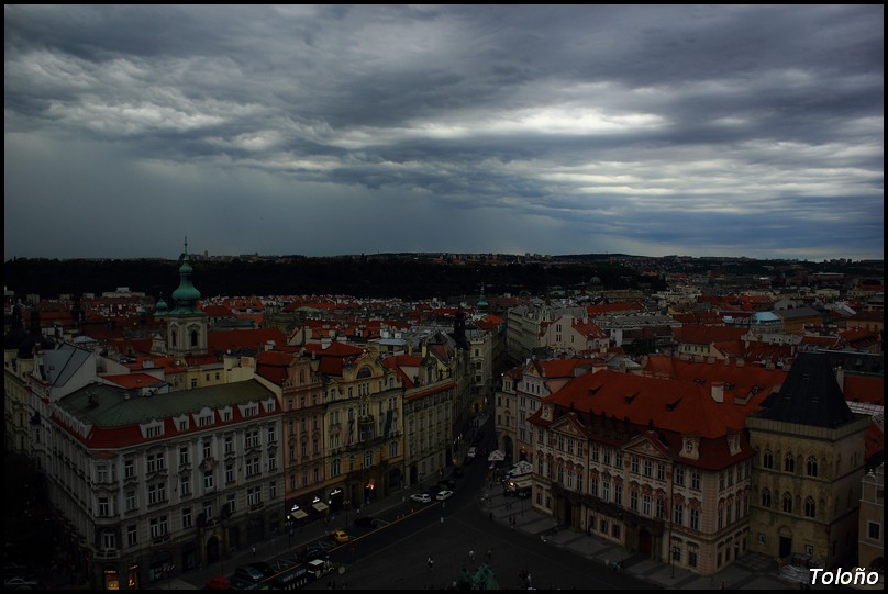 Realizada en el centro de Praga (Rep. Checa) podemos ver la parte izquierda de una línea de tormentas (se pudo ver algún lejano rayo).
Álbumes del atlas: aaa_no_album