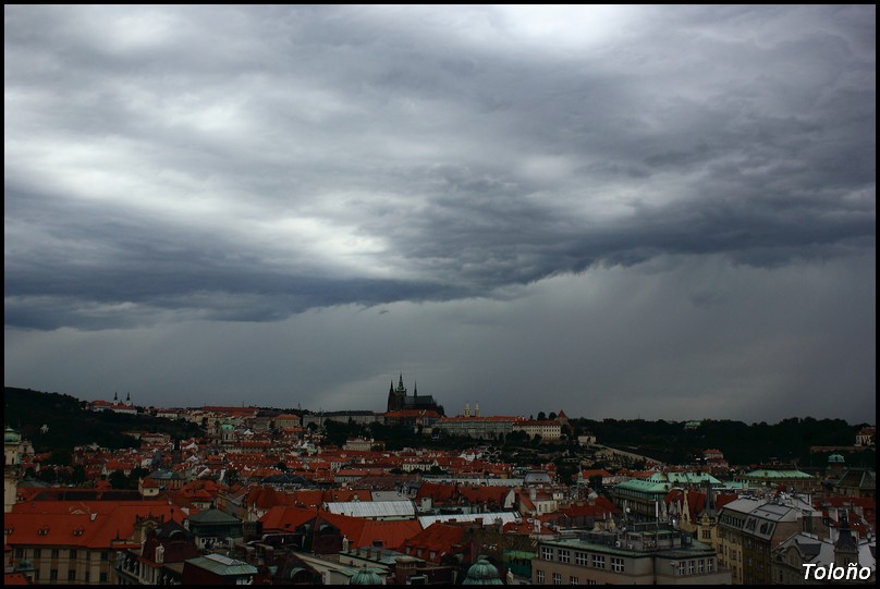 Chubasco sobre Praga
Al fondo, el Castillo de Praga, parece estar cerca de ser "engullido" por las cortinas de lluvia que van dejando unas tormentas.
Álbumes del atlas: chaparron