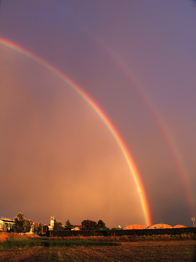 Doble arco
Un arco iris doble como nunca había visto apareció en el cielo, un espectáculo fascinante, aunque duró apenas unos pocos minutos.
